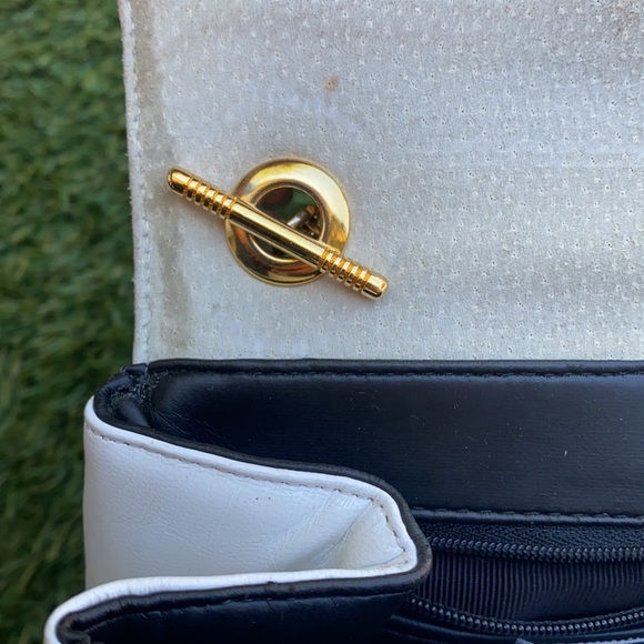 Vintage Leather Purse - Picture 9 of 15